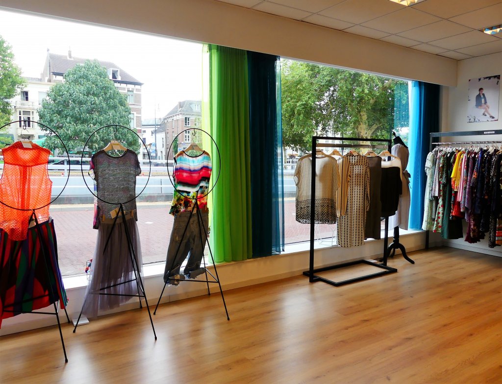 Outfit Library LESS in Arnhem