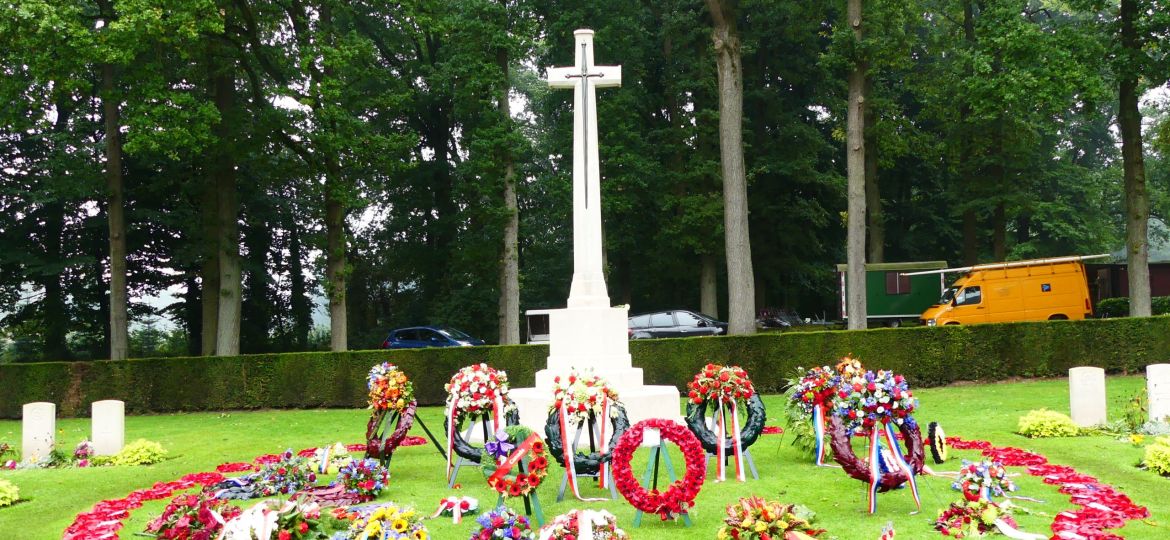 Airborne Cemetery Tour Oosterbeek