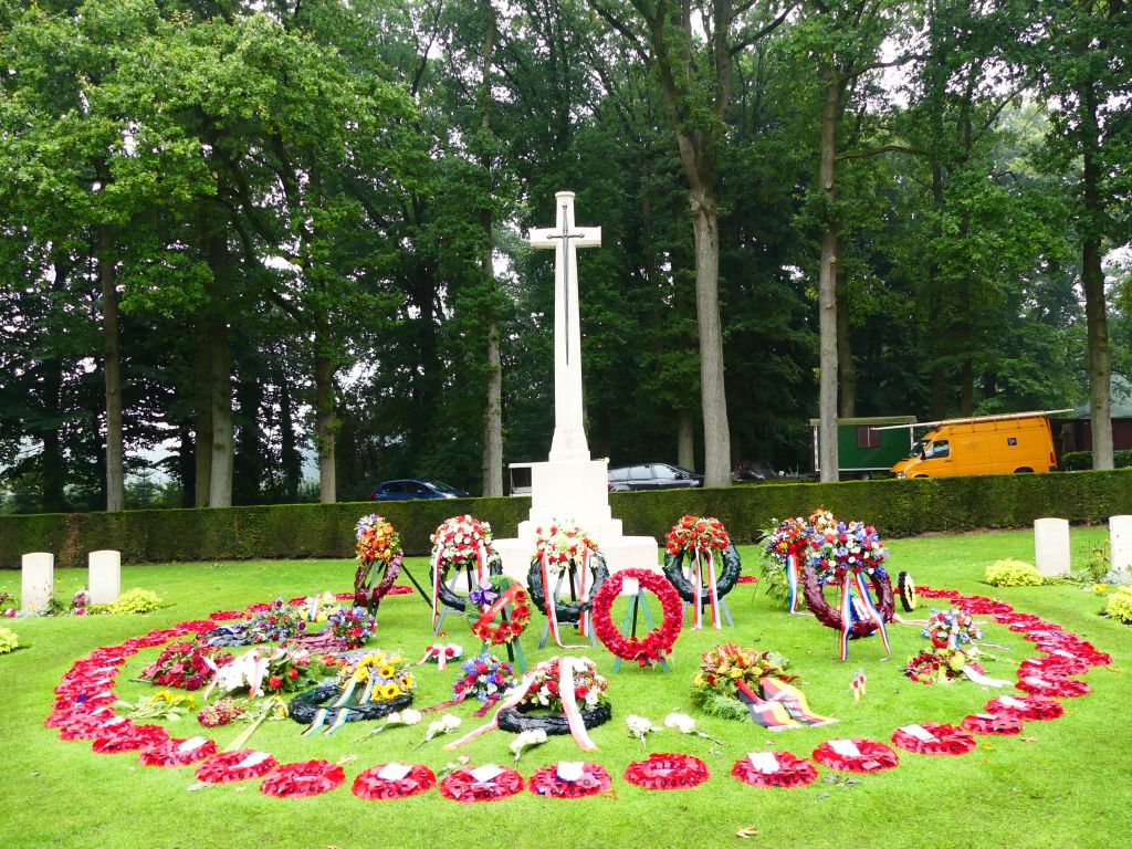 Rondleiding Airborne Begraafplaats Oosterbeek
