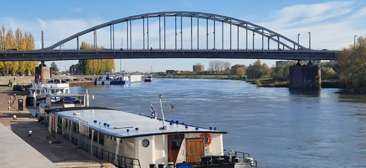 2-hour Battle of Arnhem Walking Tour in the City Centre with Local Guide